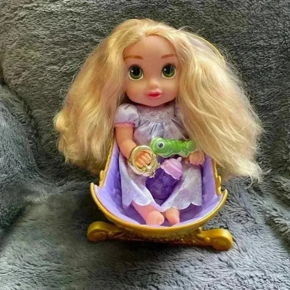Disney Princess Royal  Rapunzel Cradle
Set Toys R Us Exclusive Complete - Picture 2 of 16